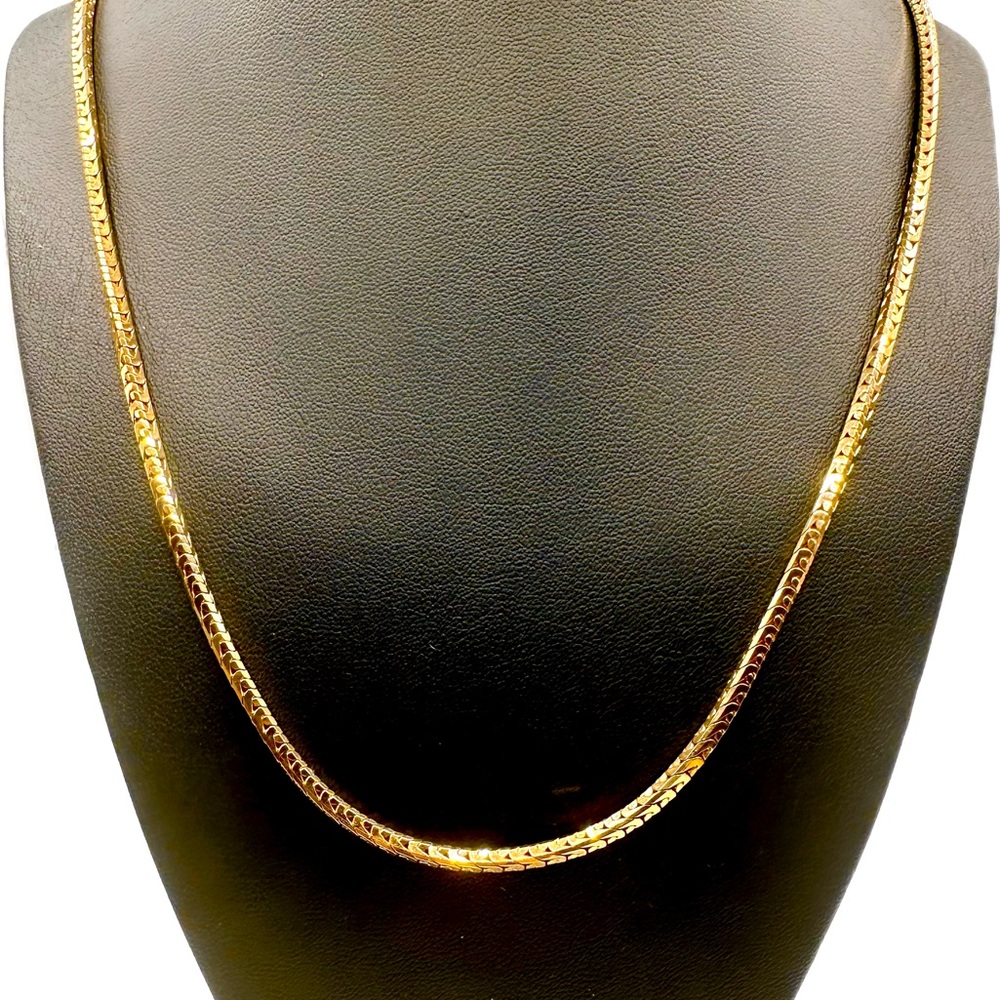 Elegant Gold Necklace
